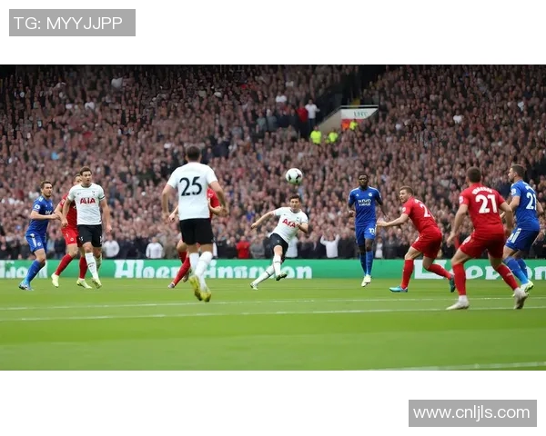 带明字的足球明星们在绿茵场上的传奇故事与辉煌成就分享