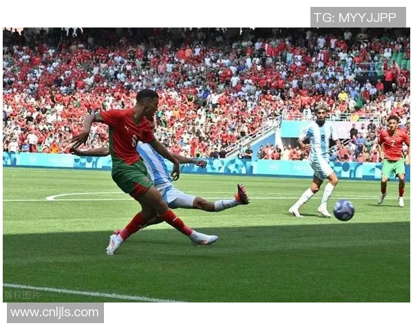 足球明星风格剪辑视频展现球场魅力与个人风采的完美结合